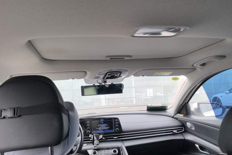 Used Hyundai Elantra 2022 1.5L CVT GLX Elite Edition Headliner