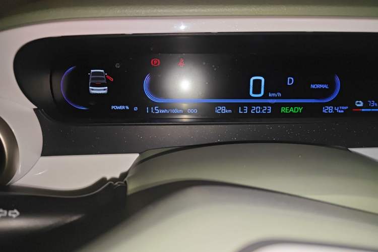 Used Geely Galaxy Panda 2025 210km Panda Rider Odometer Close Up