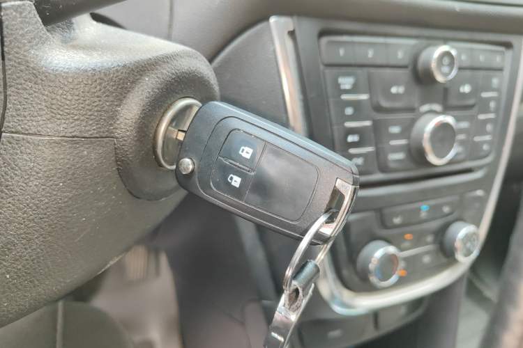 Used Buick Encore 2015 1.4T Automatic Two-Wheel Drive Urban Elite Version Vehicle Key