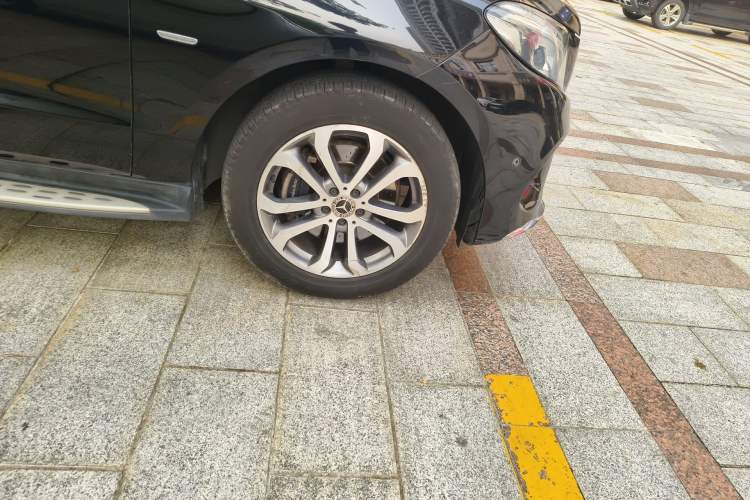 Used Mercedes-Benz GLE 2019 GLE 320 4MATIC Dynamic Edition Prestige Model Right Front Wheel Hub