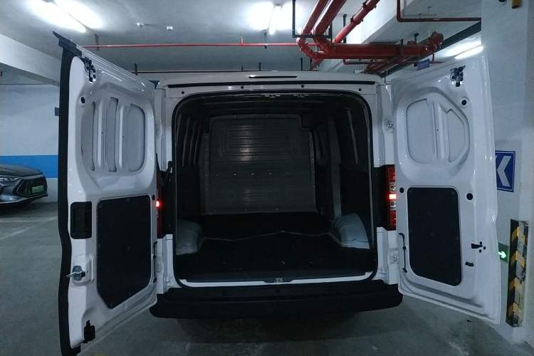 Used Wuling Yangguang 2024 300km Range Practical Window-Sealed Version 60kW
