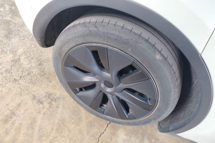 Used Tesla Model Y 2023 Rear-Wheel-Drive Version Right Rear Wheel Hub