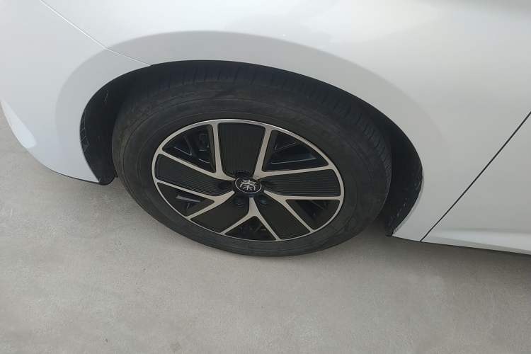 Used BYD Qin L 2024 DM-i 80KM Beyond Model Left Front Wheel Hub