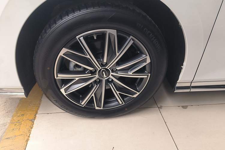 Used GAC Trumpchi M8 2024 Master Series 400T Prestige Edition Left Front Wheel Hub