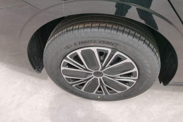 Used Geely Galaxy Stellar 6 2026 Model 125km Free-Style Edition Right Rear Wheel Hub