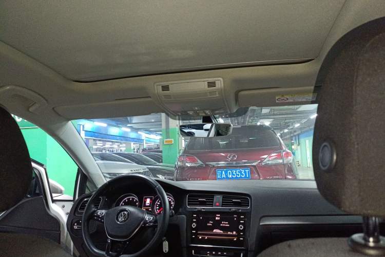 Used Volkswagen Golf 2019 1.8TSI Travel Edition Headliner