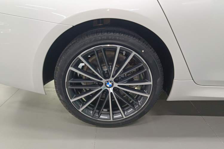 Used BMW 5 Series 2022 Second Facelift 530Li Leading Edition M Sport Package
