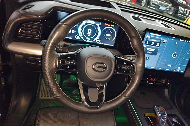 Used GAC Trumpchi GS8 2024 Dual-Motor Series 2.0TM Four-Wheel Drive Premium Edition
