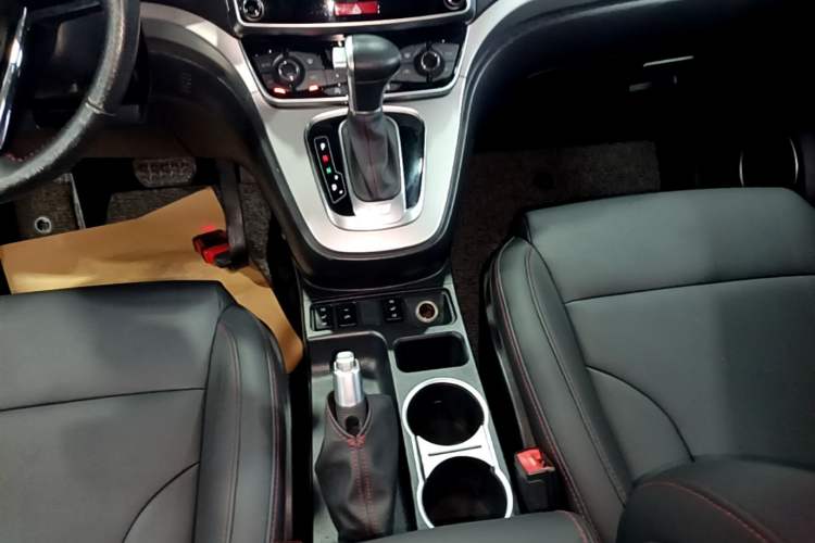 Used Haval H6 2015 Sport Edition 1.5T Automatic Two-Wheel Drive Luxury Model Gear Lever