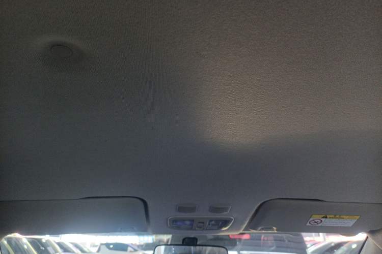 Used ORA White Cat 2022 Xiaoyue Mao Edition 360 km Luxury Model Lithium NMC Headliner