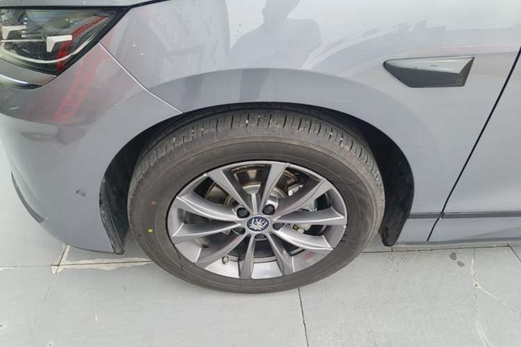 Used BYD Qin L 2025 EV 470KM Leading Edition Left Front Wheel Hub