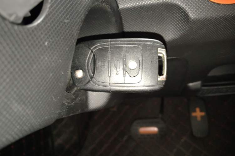 Used Wuling Hongguang MINIEV 2021 Macaron Fashion Model Lithium Iron Phosphate Interior 1