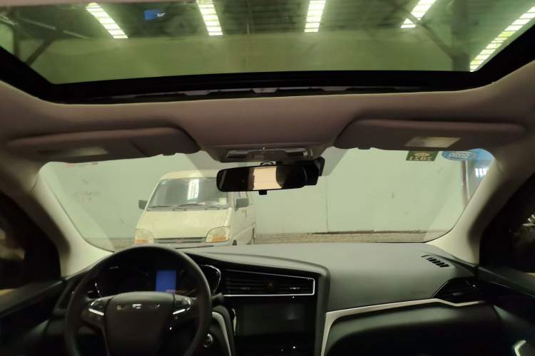 Used Venucia D60 2019 1.6L XL CVT Smart Connect Elite Edition
