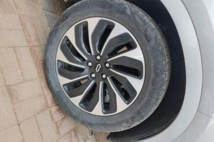 Used Hima AITO M7 2024 1.5T Rear-Drive Plus Version 6 Seats Right Front Wheel Hub