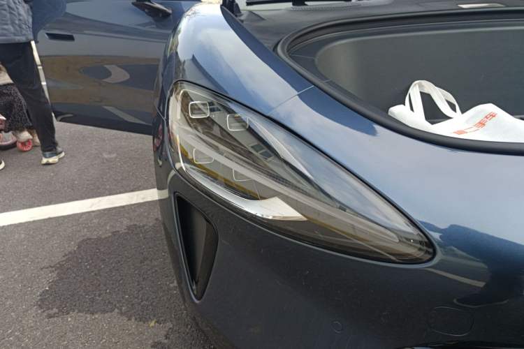 Used Xiaomi Auto SU7 2024 Rear-Drive Long-Range Intelligent Driving Version Right Front Headlight