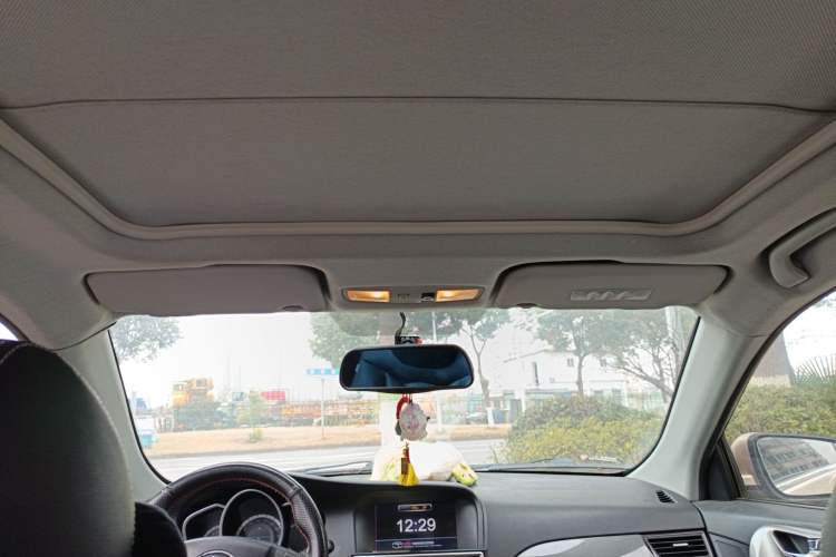 Used Soueast V6 Lingshi 2013 1.5L Manual Flagship Edition Headliner