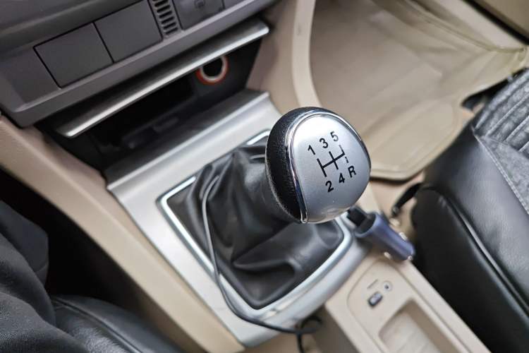 Used Ford Focus 2013 Sedan Classic 1.8L Manual Base Model Gear Lever