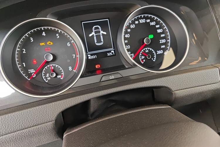 Used Volkswagen Golf 2019 280TSI DSG Luxury Version China VI Standard Odometer Close Up