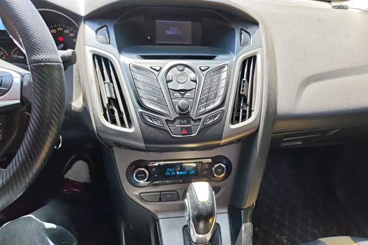 Used Ford Focus 2012 Sedan 1.6L Automatic Fashion Edition