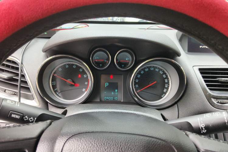 Used Buick Encore 2014 1.4T Automatic Two-Wheel Drive Urban Leading Model Instrument Cluster