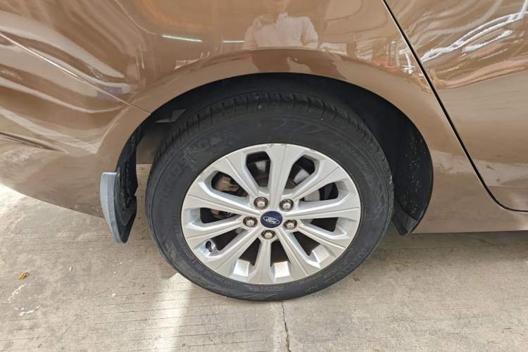 Used Ford Escort 2015 1.5L Automatic Fashion Model
