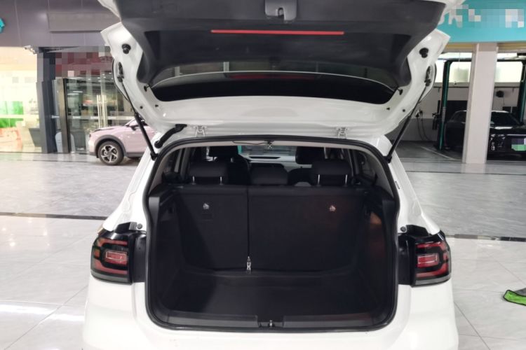 Used Volkswagen Tacqua 2020 1.5L Automatic Shang
