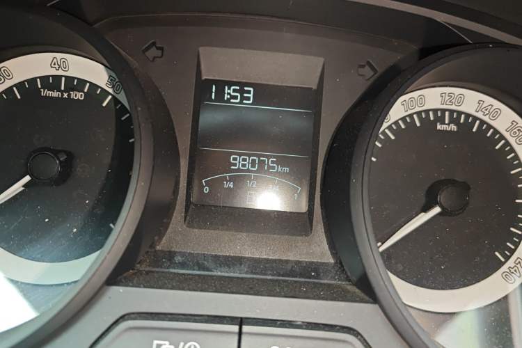 Used Skoda Rapid Spaceback 2018 1.6L Automatic Standard Edition Odometer Close Up