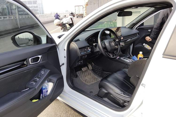 Used Honda Civic 2023 HATCHBACK 2.0L eHEV Extreme Control Edition Driver Seat