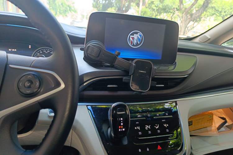 Used Buick GL8 2023 Land Executive Class Comfort Model