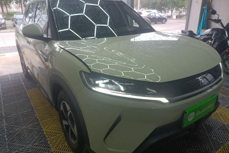 Used BYD Yuan UP 2024 301KM Leading Edition Front Right 45 Deg