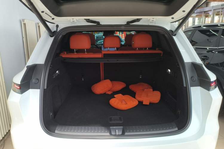 Used Li Auto L6 2024 Pro Model Trunk