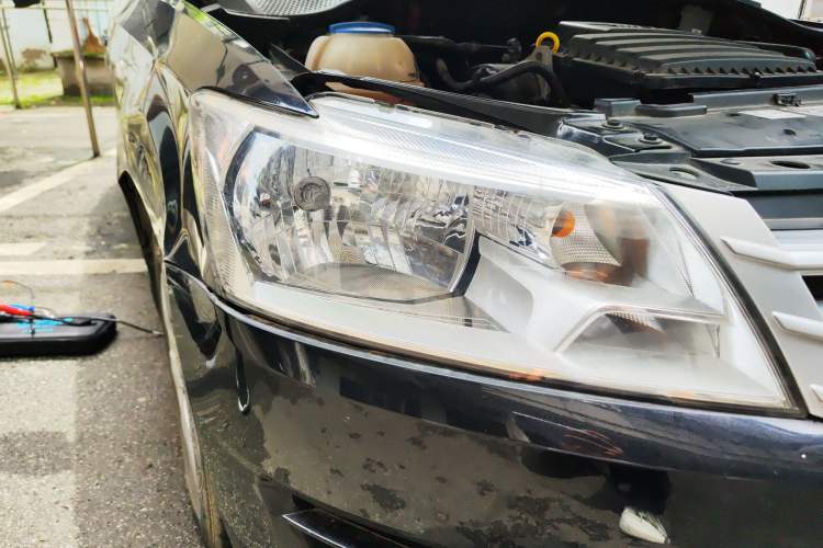 Used Volkswagen Santana 2013 1.6L Manual Fashion Edition Right Front Headlight