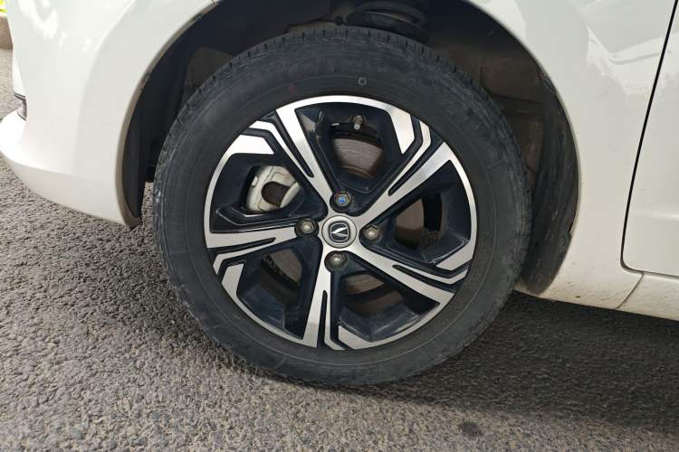 Used CHANGAN OSHAN Benni E-Star 2022 Qingxin Edition Colorful Model Lithium-NMC Left Front Wheel Hub