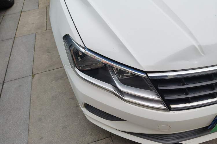 Used Volkswagen Jetta 2017 1.5L Automatic Fashion Model Right Front Headlight