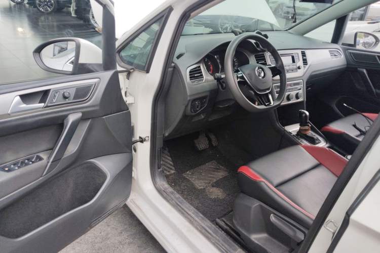 Used Volkswagen Golf Sportsvan 2016 1.6L Automatic Comfort Model Driver Seat