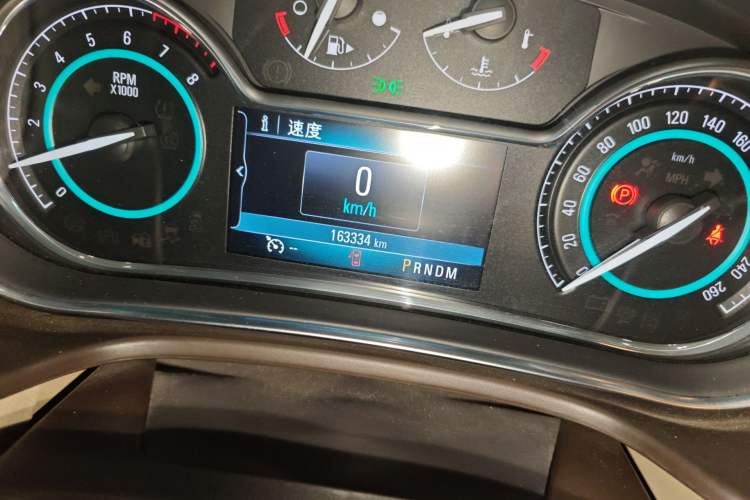Used Buick Regal 2015 2.0L Elite Fashion Edition Odometer Close Up