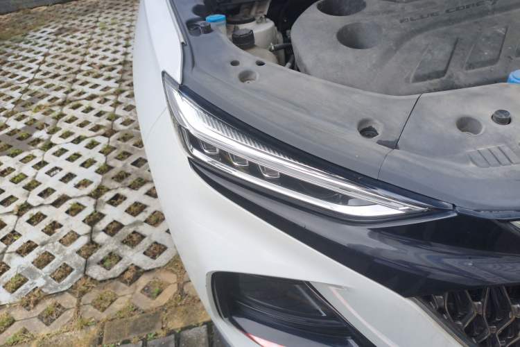 Used CHANGAN OSHAN X7 PLUS 2022 1.5T Blue Whale Edition Automatic Prestige Version Right Front Headlight