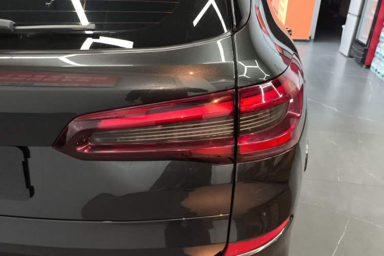 Used BMW X5 2022 xDrive 40Li Luxury Edition M Sport Package