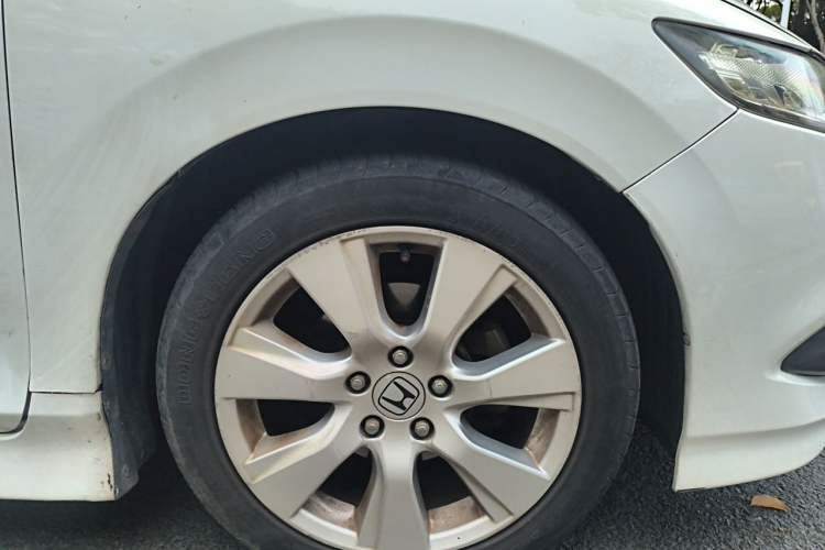 Used Honda Jade 2013 1.8L automatic Comfort version 5 seats Right Front Wheel Hub