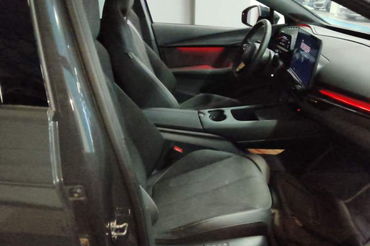 Used Volkswagen ID.UNYX 2024 Pro Long-Range Version Right Front Seat