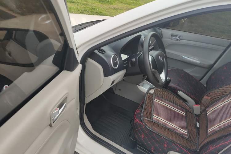 Used CHANGAN Alsvin V3 2015 1.4L Manual Warm-Hearted Model China IV Standard
