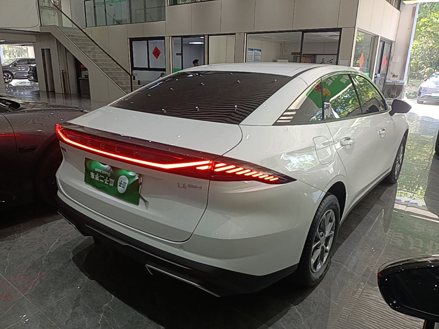 Geely Galaxy L6 2025 EM-i 60km Launch Edition — снимка 6
