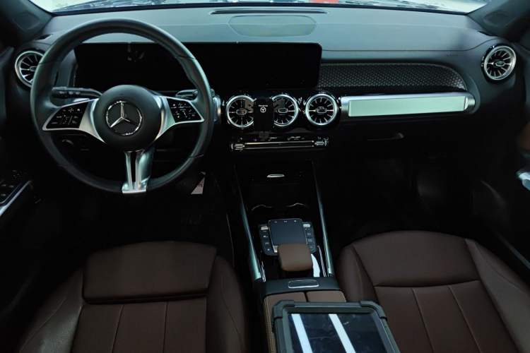 Used Mercedes-Benz GLB 2024 GLB 220 Dynamic Edition Center Console