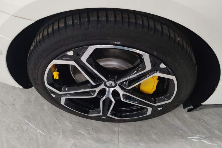 Used Xiaomi Auto SU7 2024 Rear-Drive Long-Range Intelligent Driving Version
