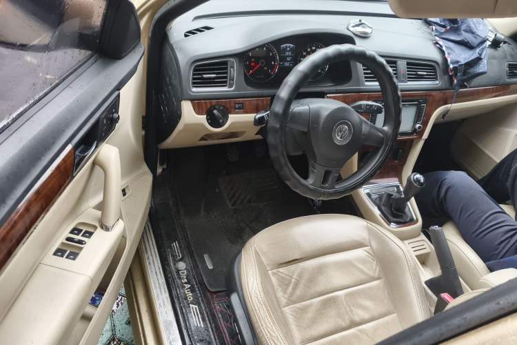 Used Volkswagen Lavida 2013 1.6L Manual Comfort Edition Driver Seat