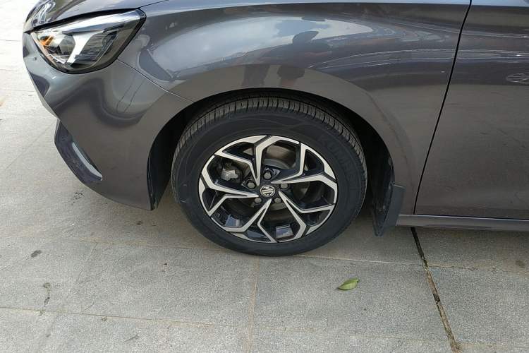 Used MG 5 2022 180 DVVT CVT Youth Luxury Edition
