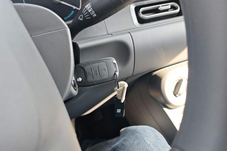 Used Wuling Hongguang New Energy 2025 Extended-Range Hybrid 50KM Comfort Version Vehicle Key