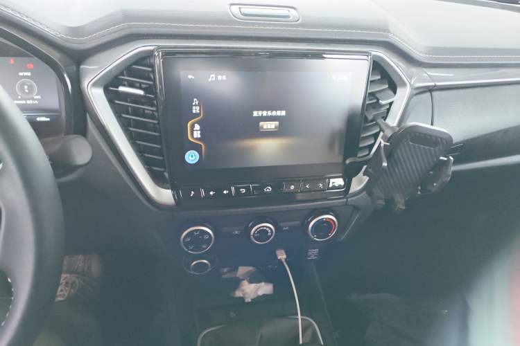 Used Isuzu D-MAX 2023 2.5T Manual 4x4 Diesel Flagship Version Standard Wheelbase Audio And AC Panel