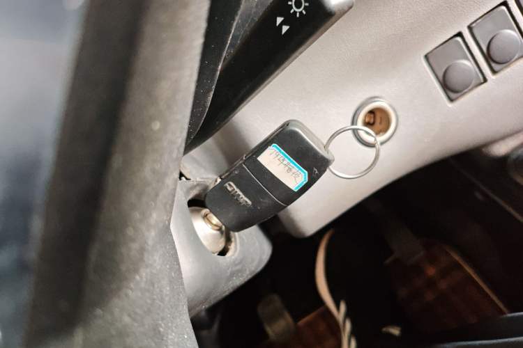 Used JMC Transit 2017 2.8T Commercial Version Short Wheelbase Mid-Roof 6/7/8-Seater JX493 Vehicle Key