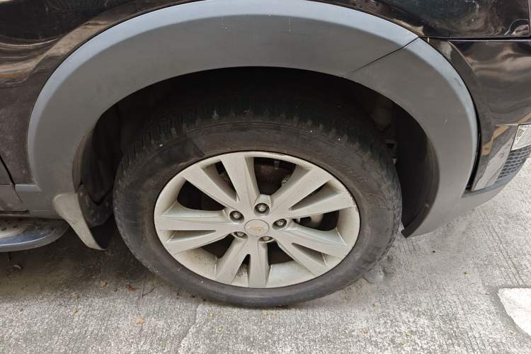 Used Chevrolet Captiva 2014 2.4L 4x4 Flagship Edition 7 Seats Right Front Wheel Hub